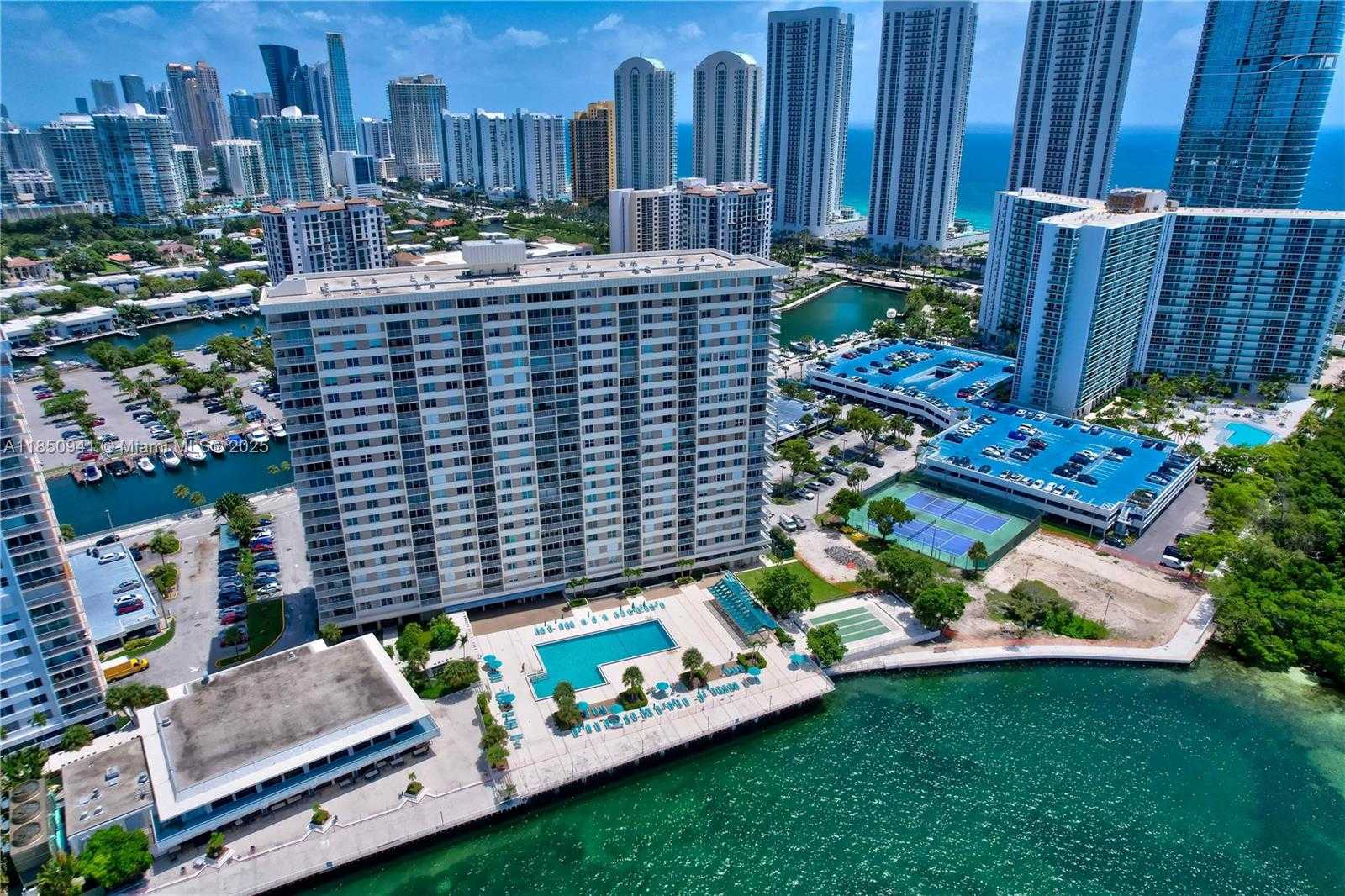 Small Image of 300 BAYVIEW DR #1616, Sunny Isles Beach Number 50