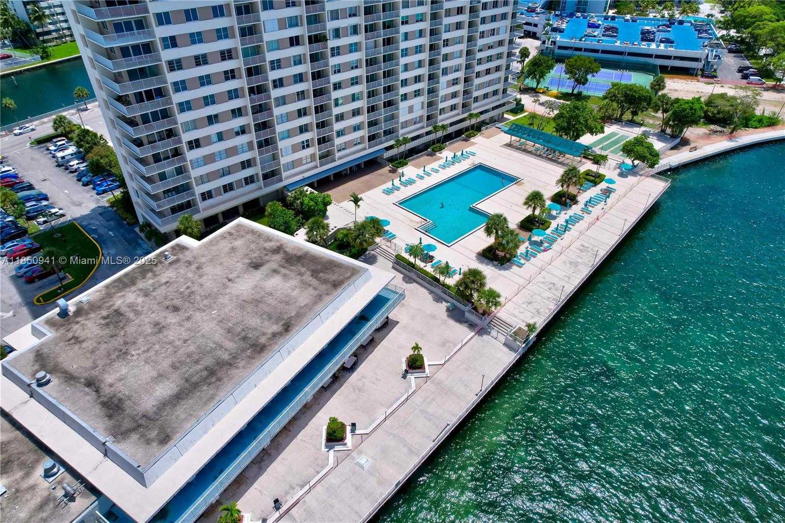 Small Image of 300 BAYVIEW DR #1616, Sunny Isles Beach Number 54