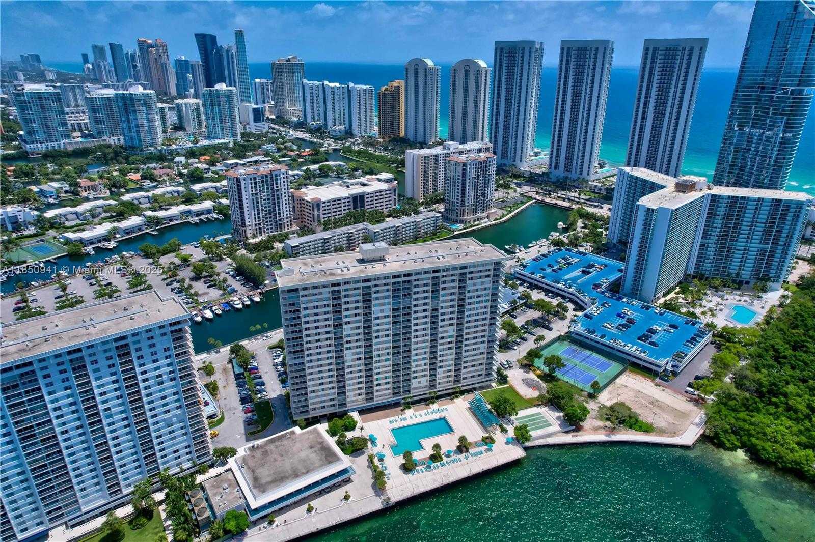 Small Image of 300 BAYVIEW DR #1616, Sunny Isles Beach Number 55