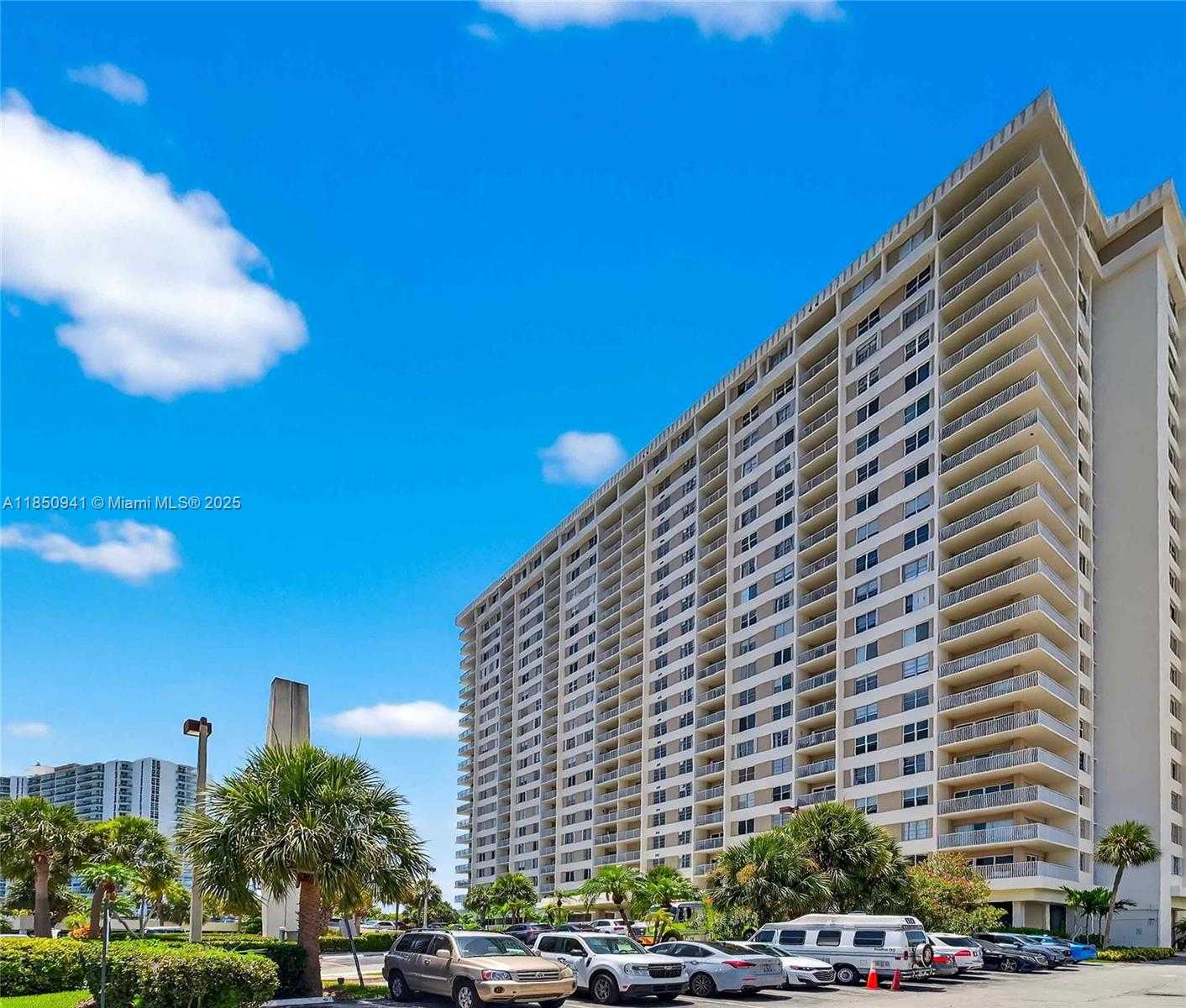 Small Image of 300 BAYVIEW DR #1616, Sunny Isles Beach Number 56
