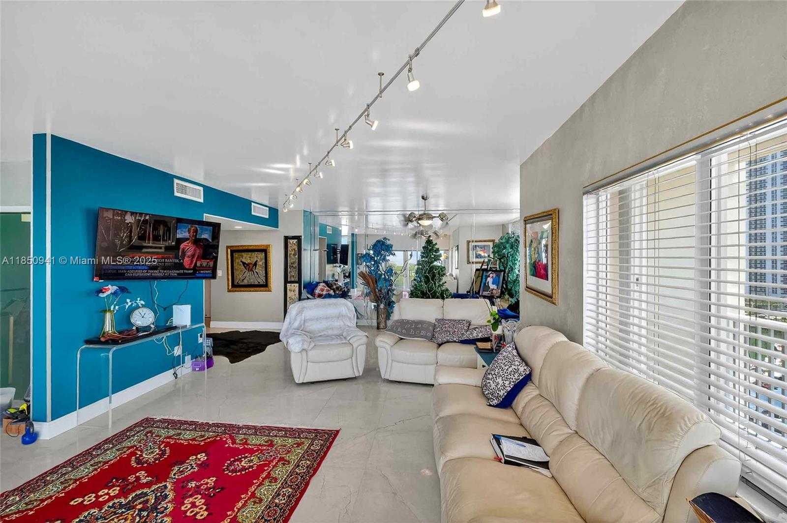 Small Image of 300 BAYVIEW DR #1616, Sunny Isles Beach Number 8