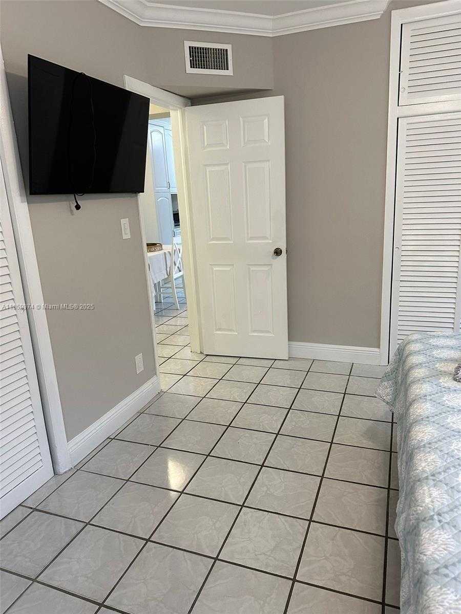 Small Image of 2600 SOUTH OCEAN DR #S113, Hollywood Number 9