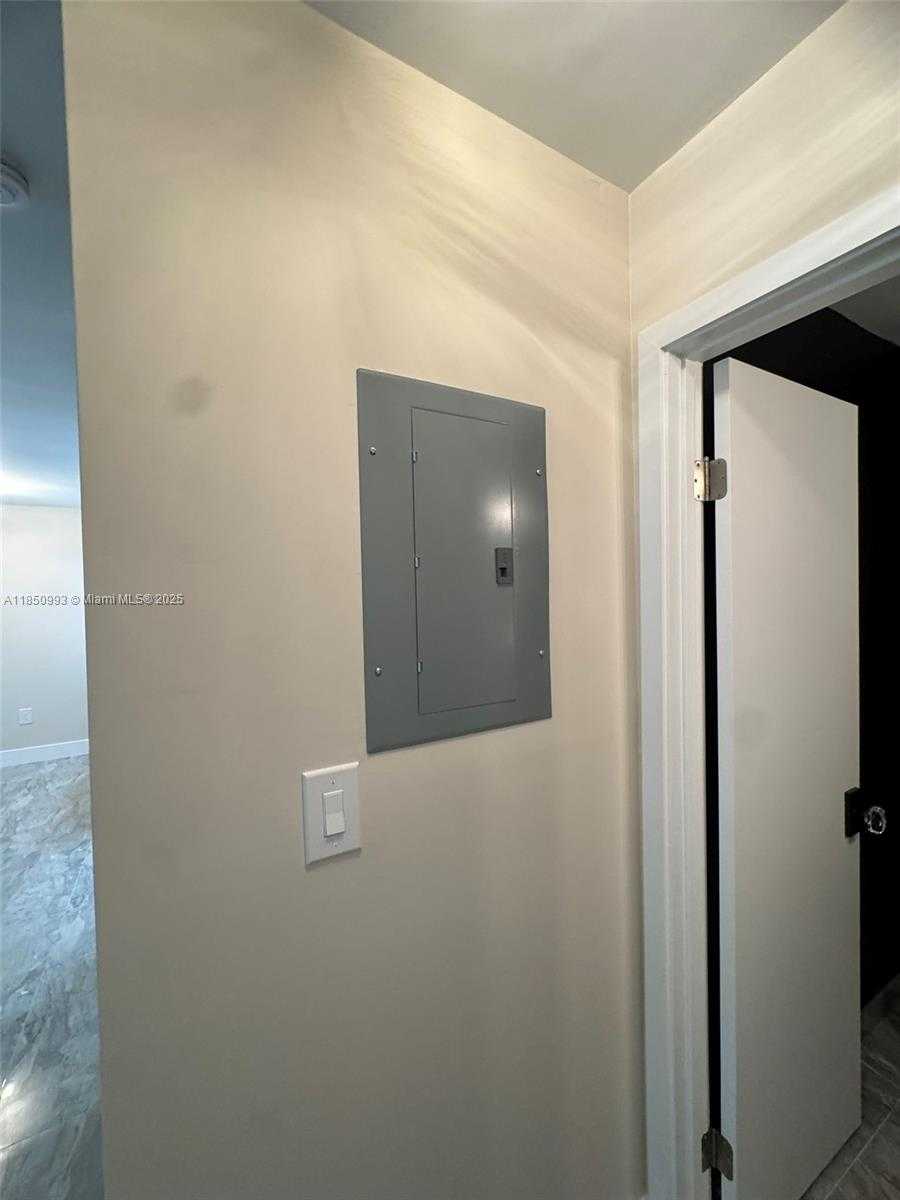 Small Image of 4520 SOUTH WEST 68TH CT CIR #30-5, Miami Number 18