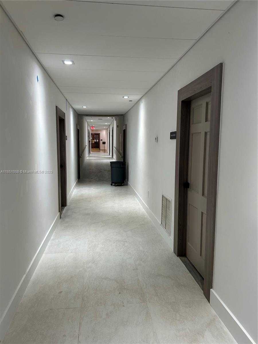 Small Image of 5825 COLLINS AVE #10H, Miami Beach Number 12