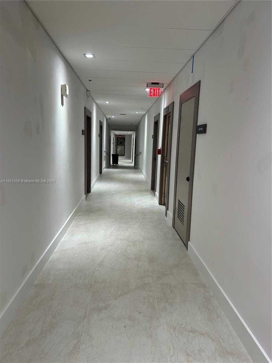 Small Image of 5825 COLLINS AVE #10H, Miami Beach Number 13
