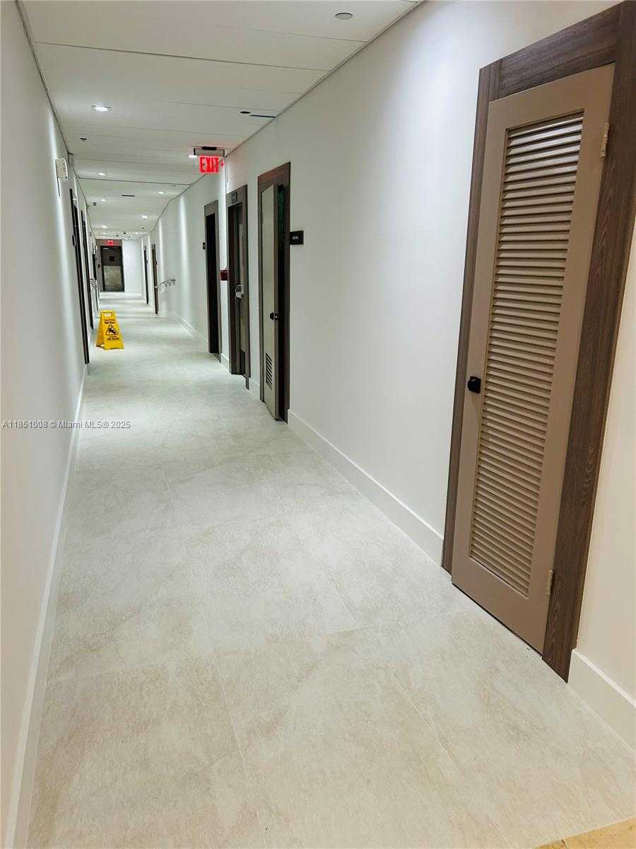 Small Image of 5825 COLLINS AVE #10H, Miami Beach Number 18