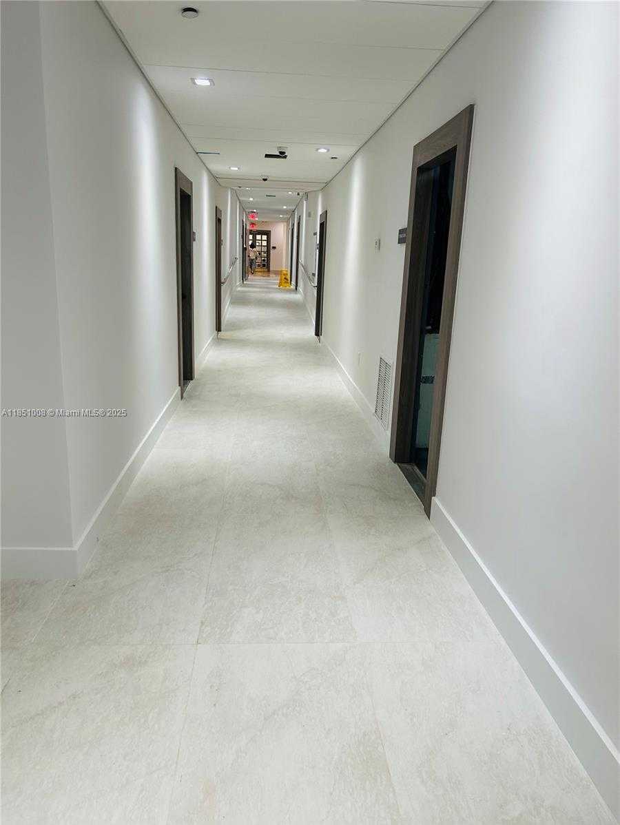 Small Image of 5825 COLLINS AVE #10H, Miami Beach Number 19
