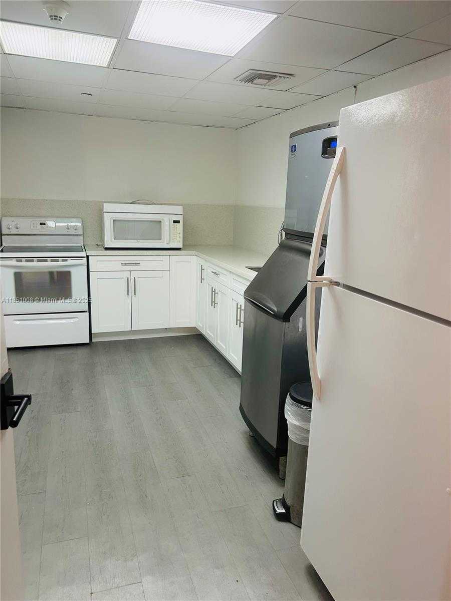 Small Image of 5825 COLLINS AVE #10H, Miami Beach Number 22