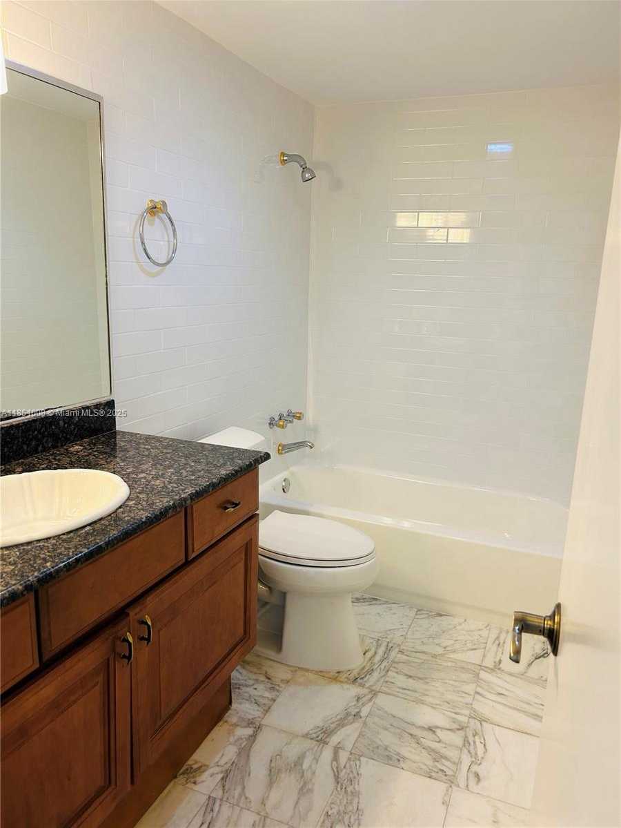 Small Image of 5825 COLLINS AVE #10H, Miami Beach Number 27