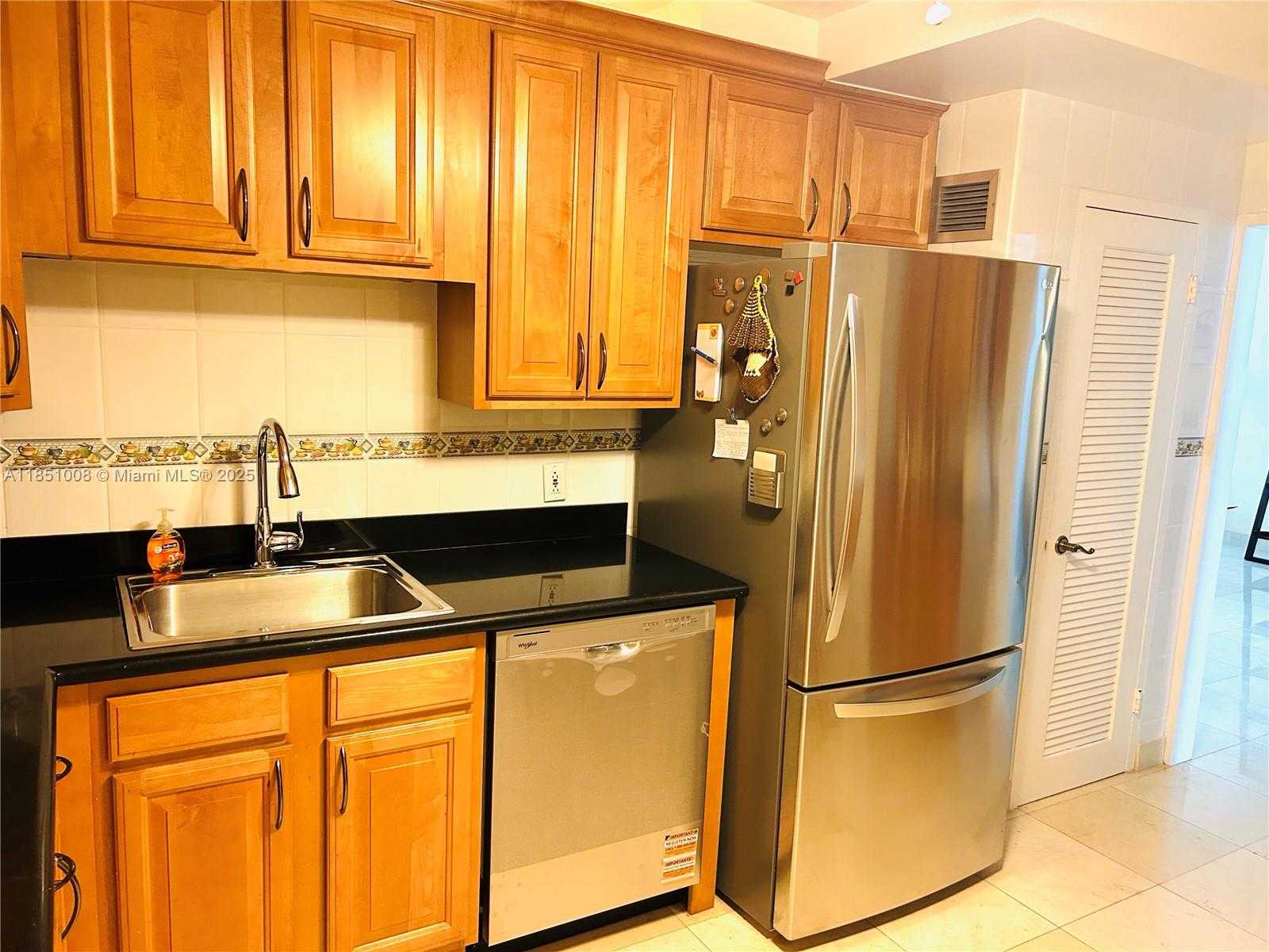 Small Image of 5825 COLLINS AVE #10H, Miami Beach Number 28