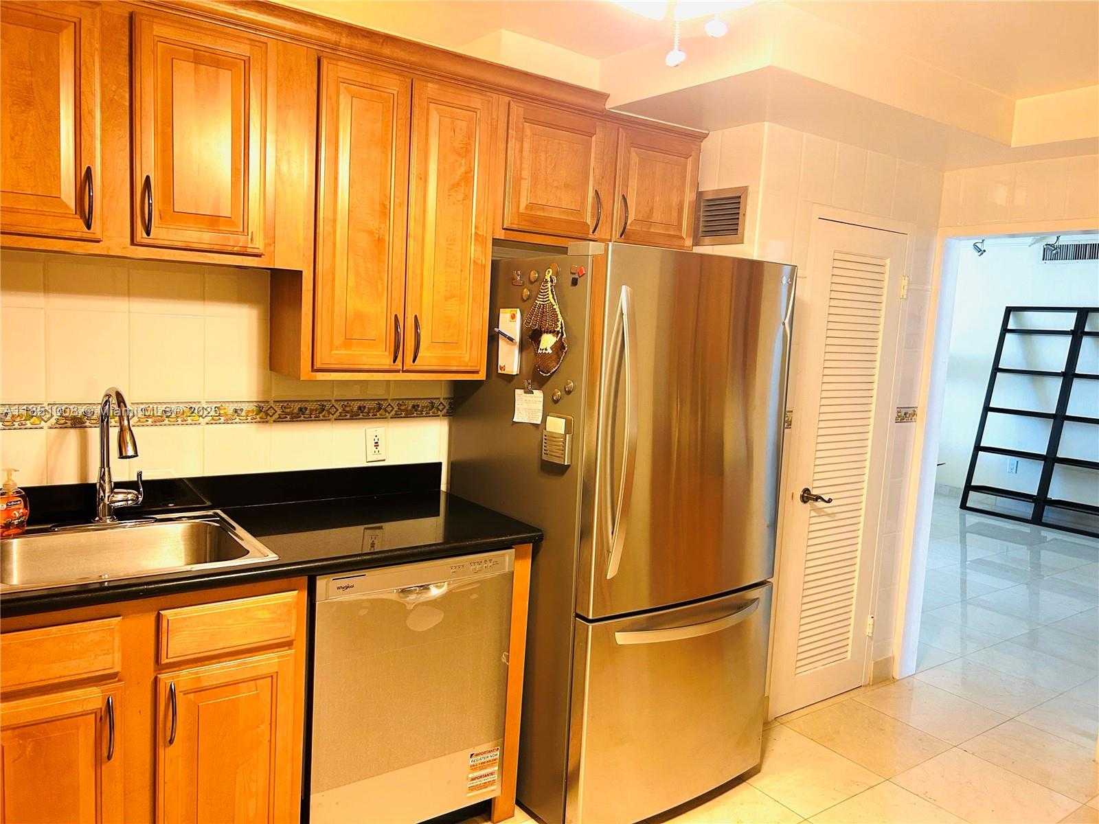 Small Image of 5825 COLLINS AVE #10H, Miami Beach Number 30