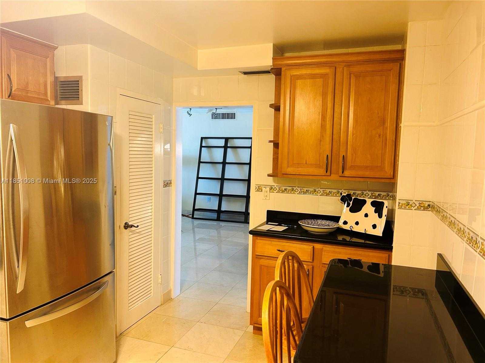 Small Image of 5825 COLLINS AVE #10H, Miami Beach Number 4