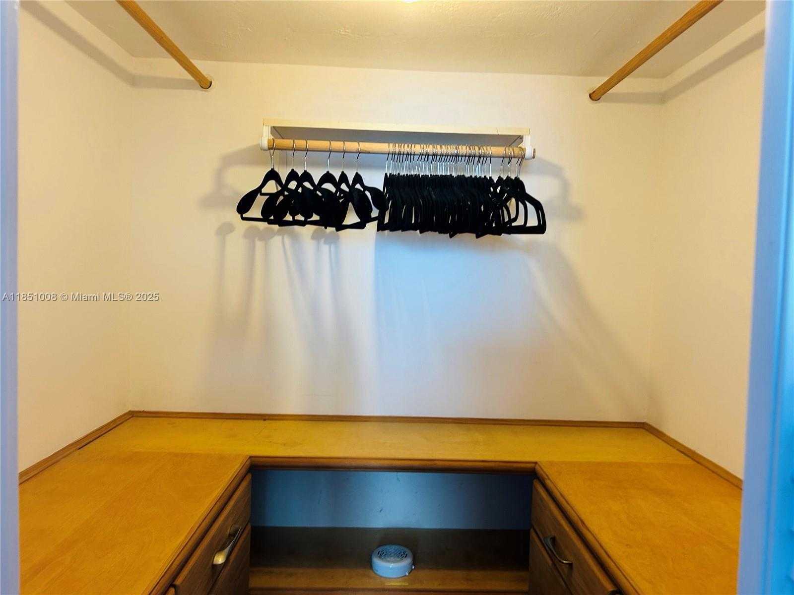 Small Image of 5825 COLLINS AVE #10H, Miami Beach Number 9