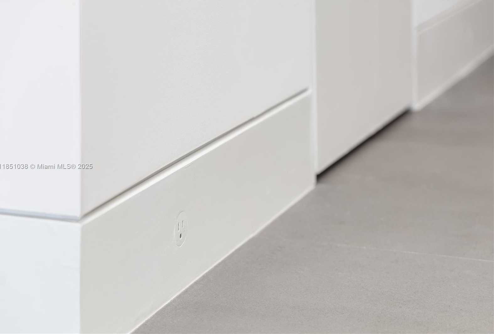 Small Image of 1800 SUNSET HARBOUR DR #2105, Miami Beach Number 29