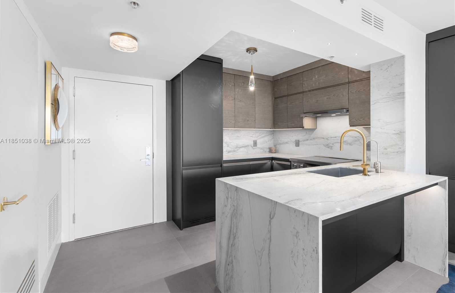 Small Image of 1800 SUNSET HARBOUR DR #2105, Miami Beach Number 9