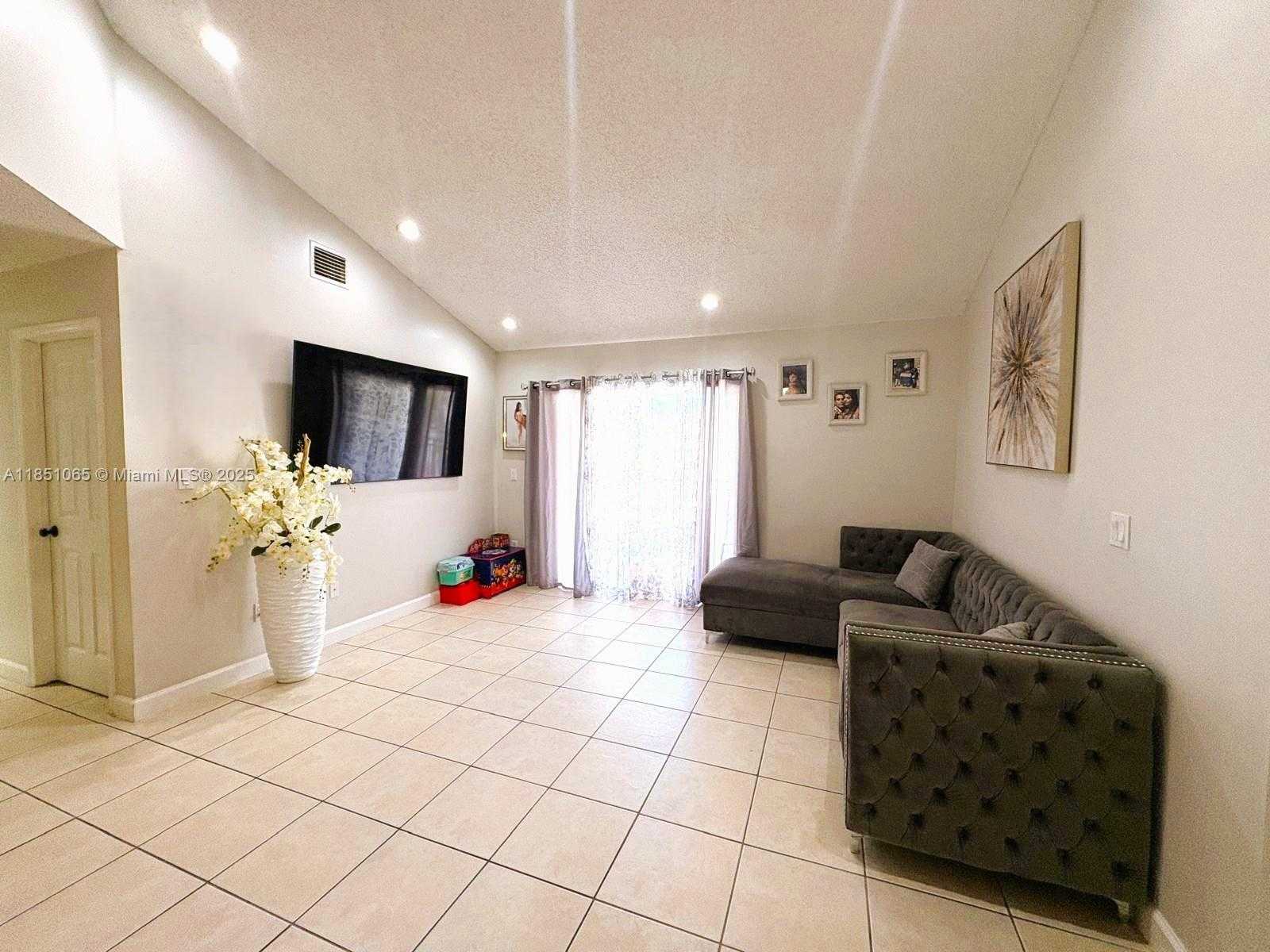 Small Image of 18850 NORTH WEST 57TH AVE #306, Hialeah Number 3