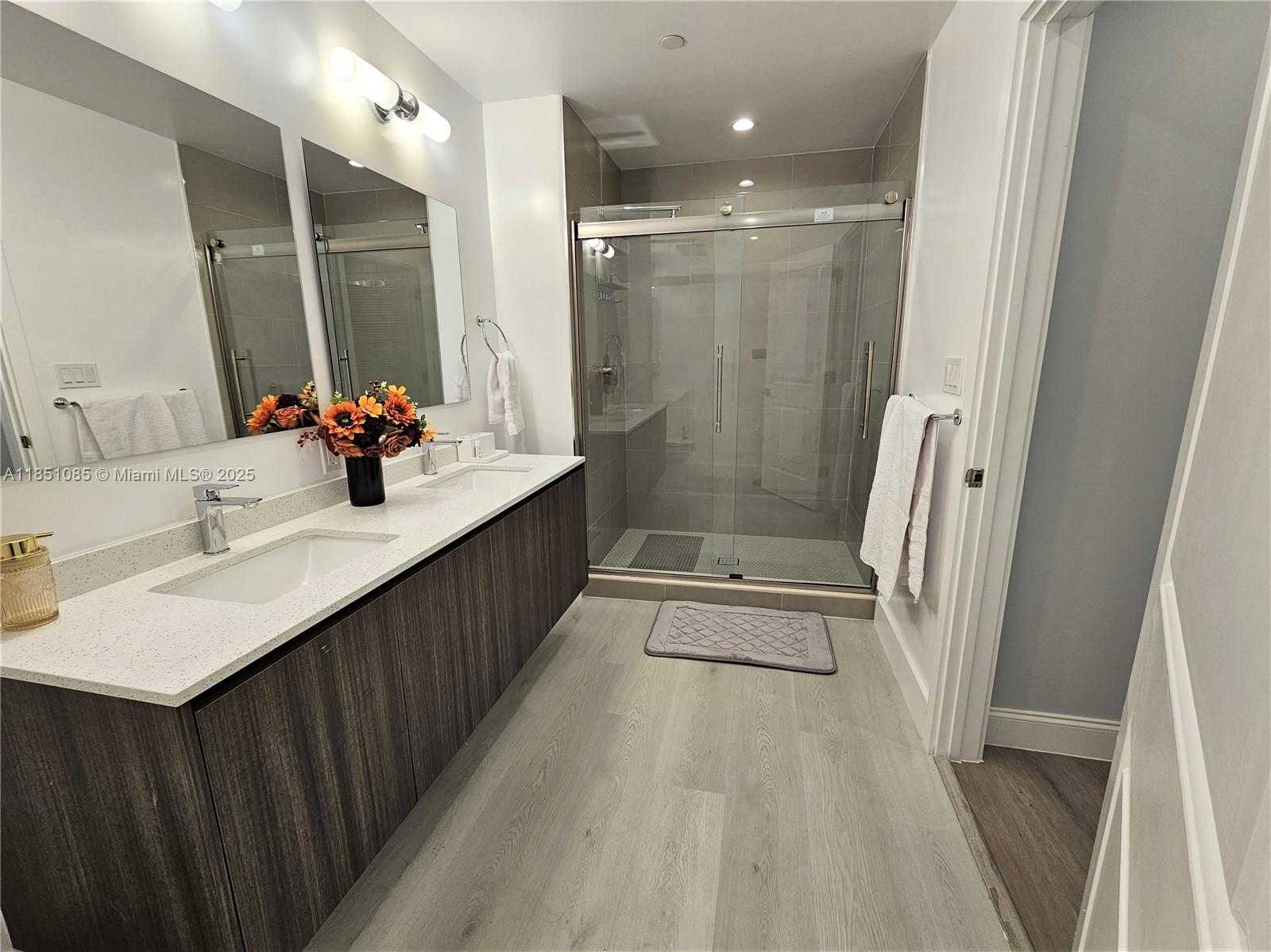 Small Image of 1938 JACKSON ST #202, Hollywood Number 11