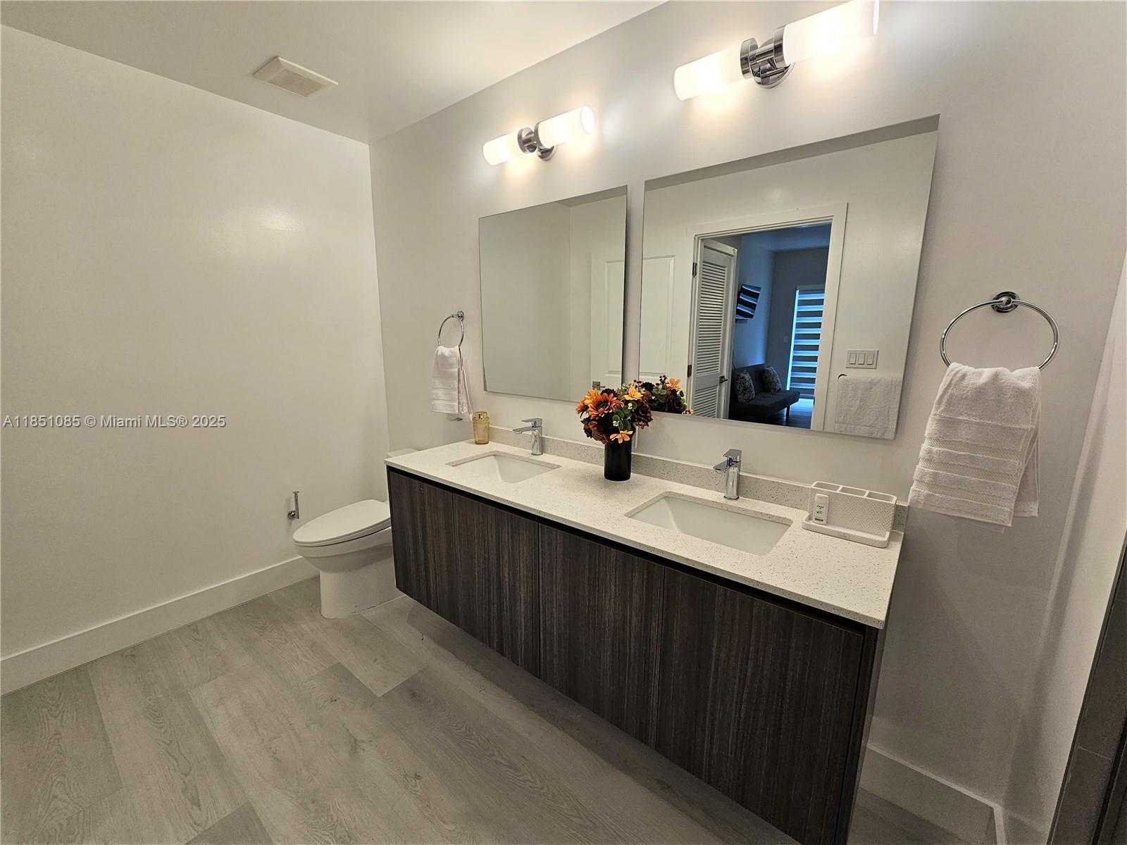 Small Image of 1938 JACKSON ST #202, Hollywood Number 12