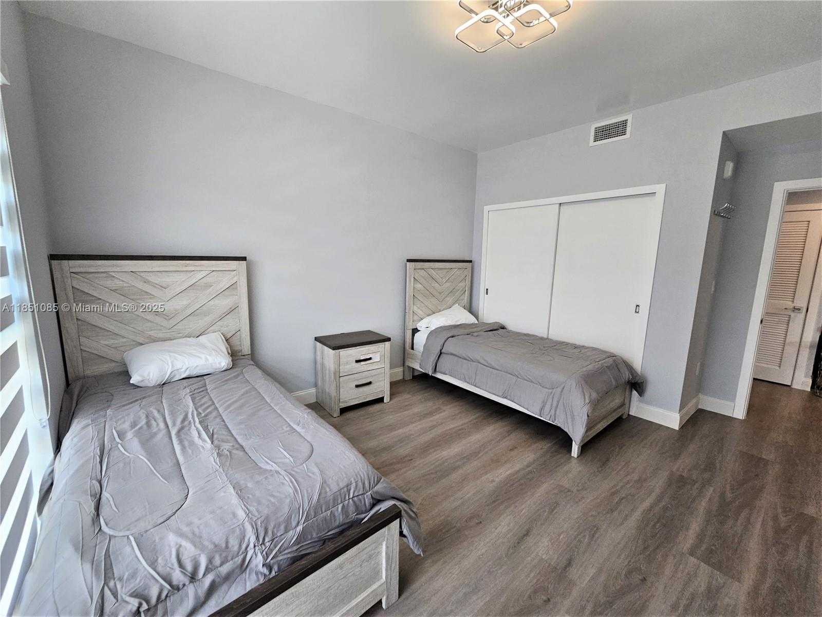 Small Image of 1938 JACKSON ST #202, Hollywood Number 14