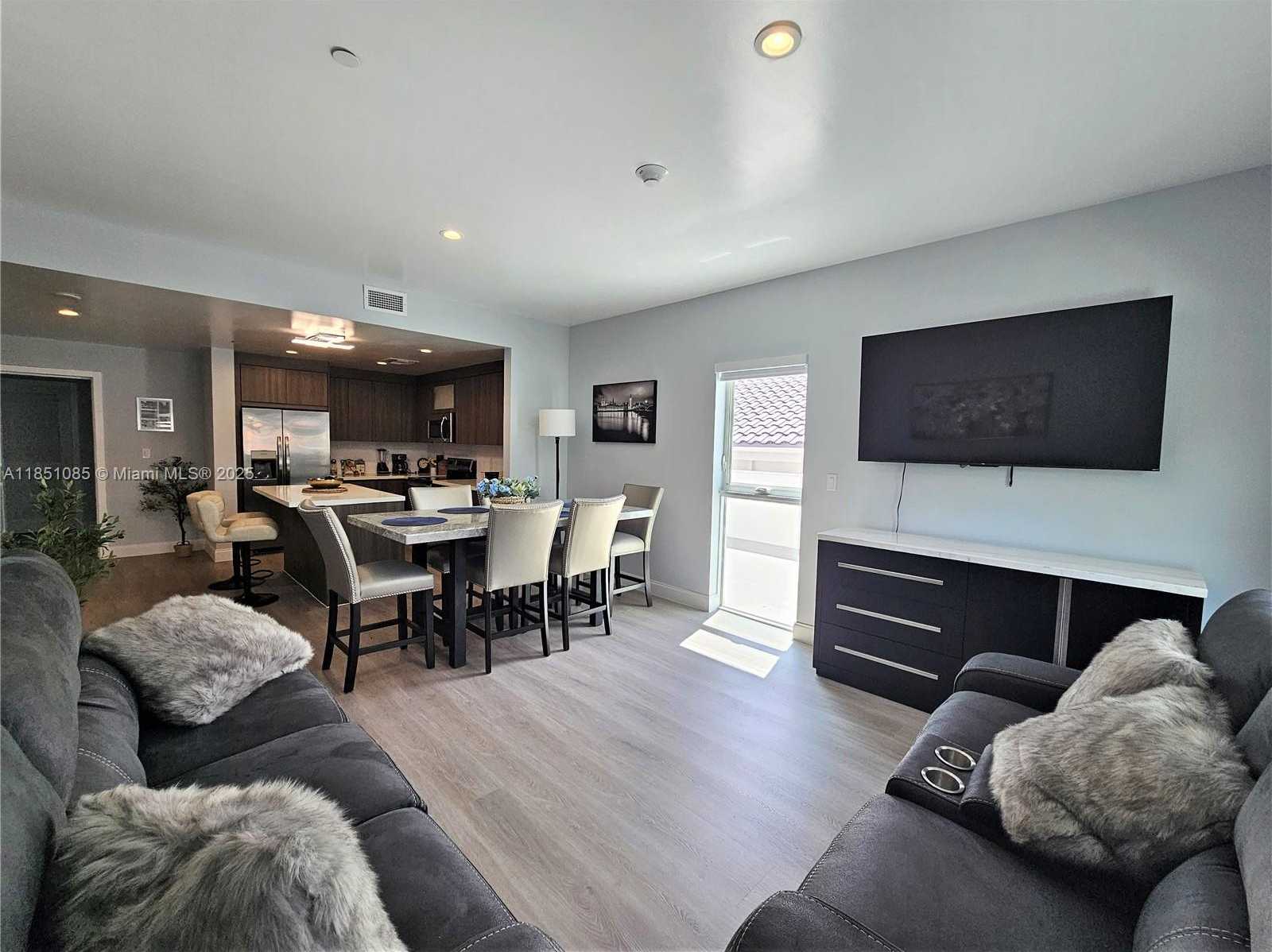 Small Image of 1938 JACKSON ST #202, Hollywood Number 4