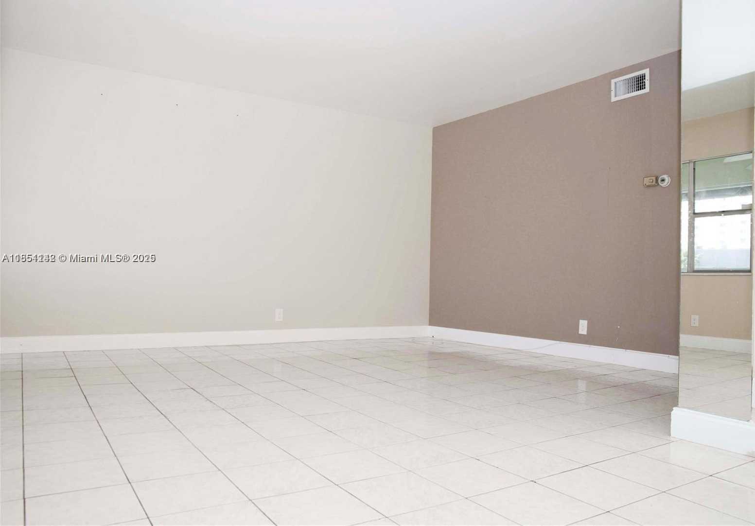 Small Image of 270 LAYNE BLVD #305, Hallandale Beach Number 13