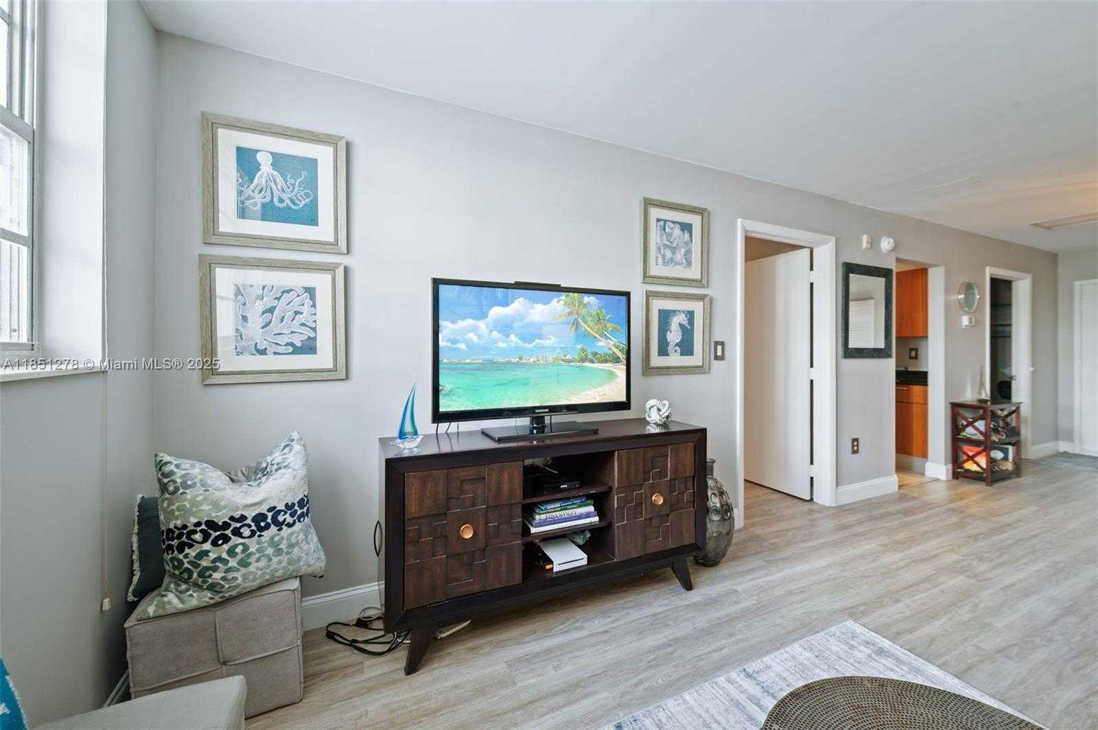 Small Image of 3000 SOUTH OCEAN DR #102, Hollywood Number 9