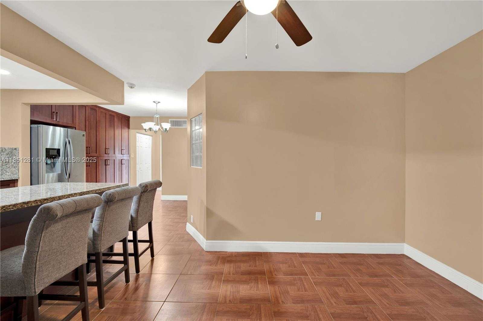 Small Image of 1340 LINCOLN RD #207, Miami Beach Number 6