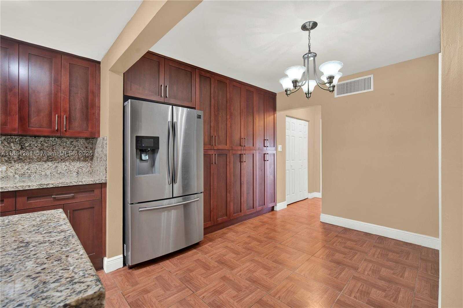 Small Image of 1340 LINCOLN RD #207, Miami Beach Number 9
