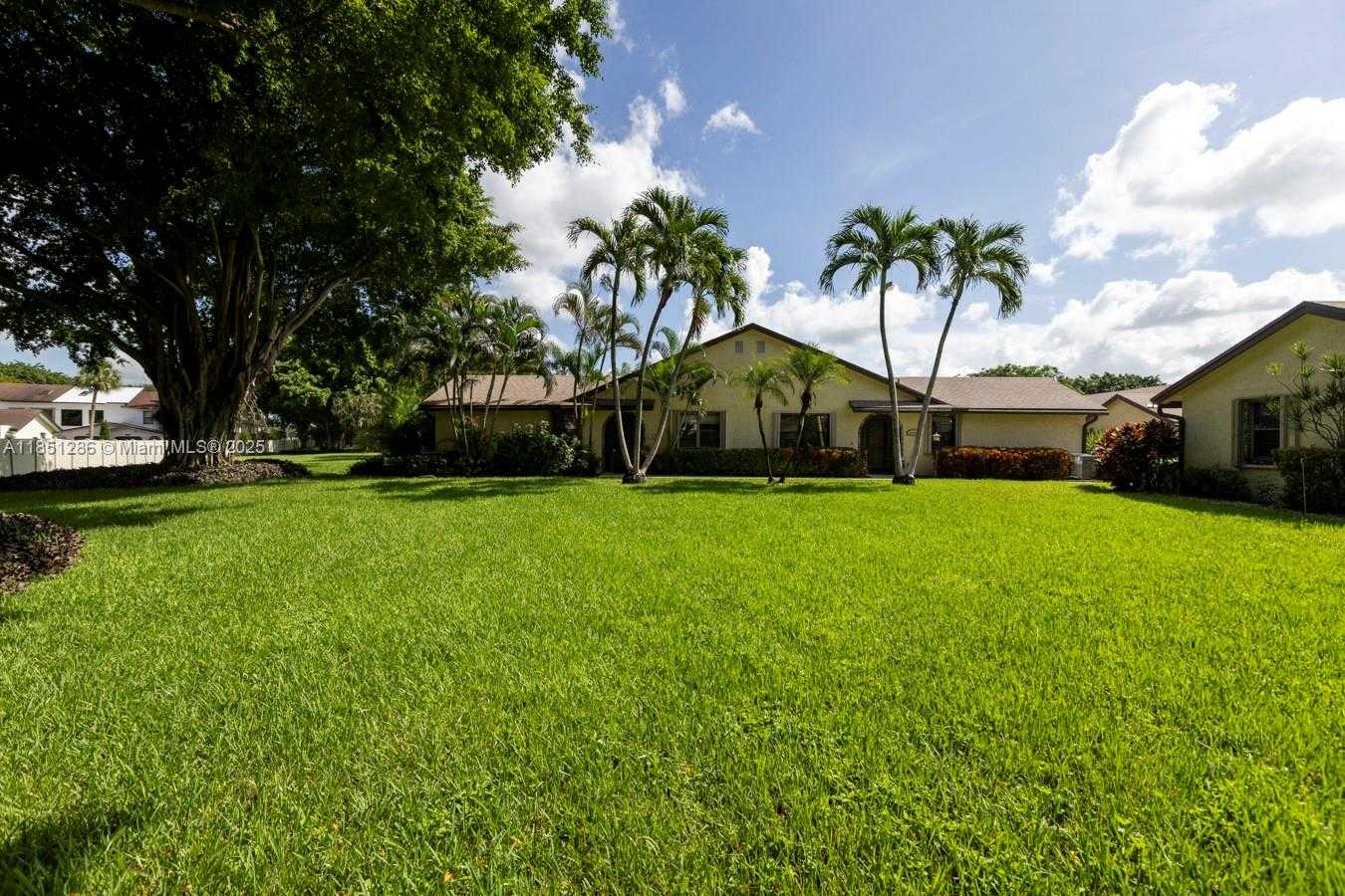 Small Image of 23393 BARLAKE DR, Boca Raton Number 12