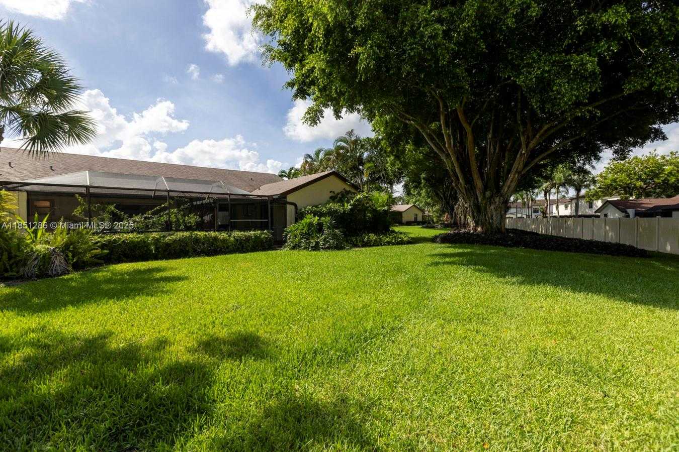 Small Image of 23393 BARLAKE DR, Boca Raton Number 13