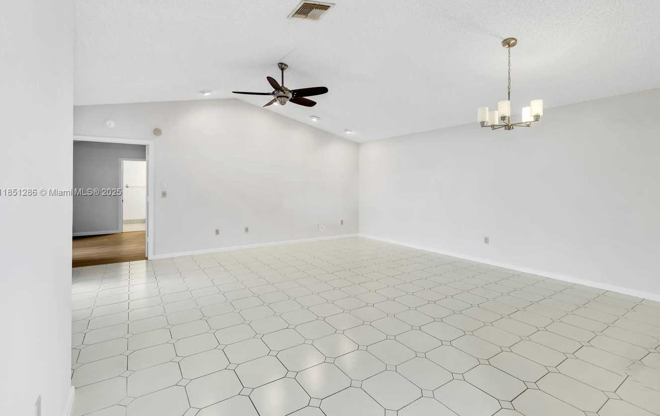 Small Image of 23393 BARLAKE DR, Boca Raton Number 16