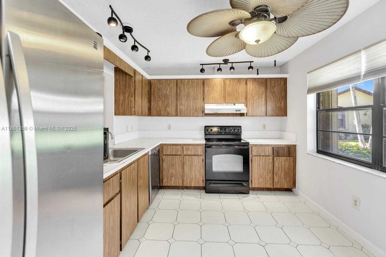 Small Image of 23393 BARLAKE DR, Boca Raton Number 21