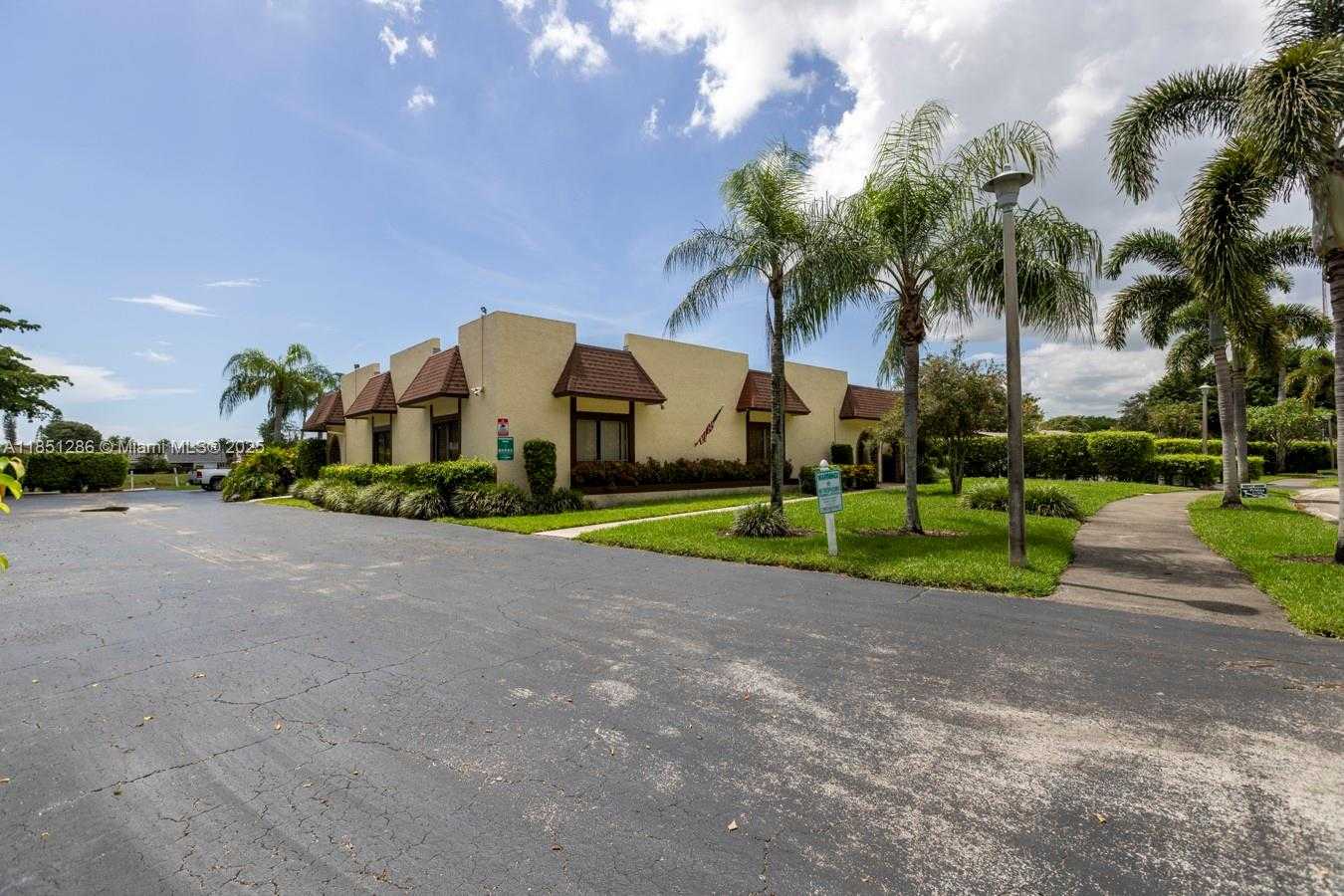 Small Image of 23393 BARLAKE DR, Boca Raton Number 38