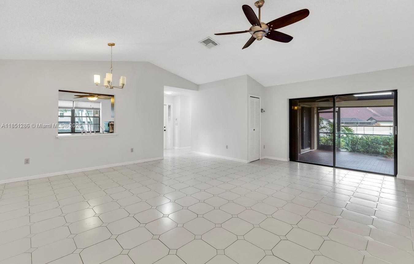 Small Image of 23393 BARLAKE DR, Boca Raton Number 4