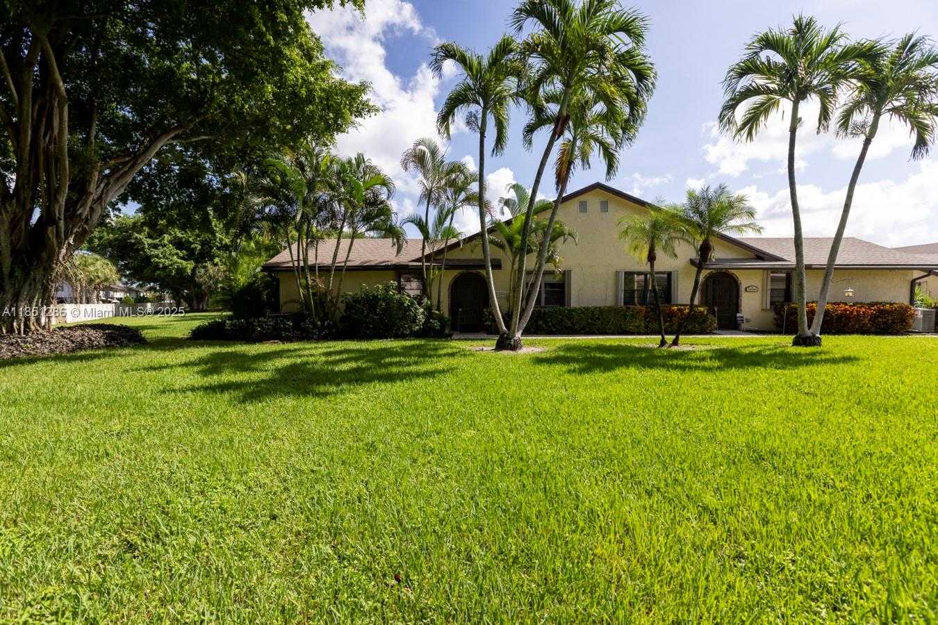 Small Image of 23393 BARLAKE DR, Boca Raton Number 9