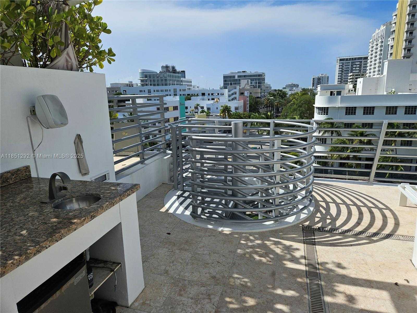 Small Image of 1437 COLLINS AVE #PH18, Miami Beach Number 12
