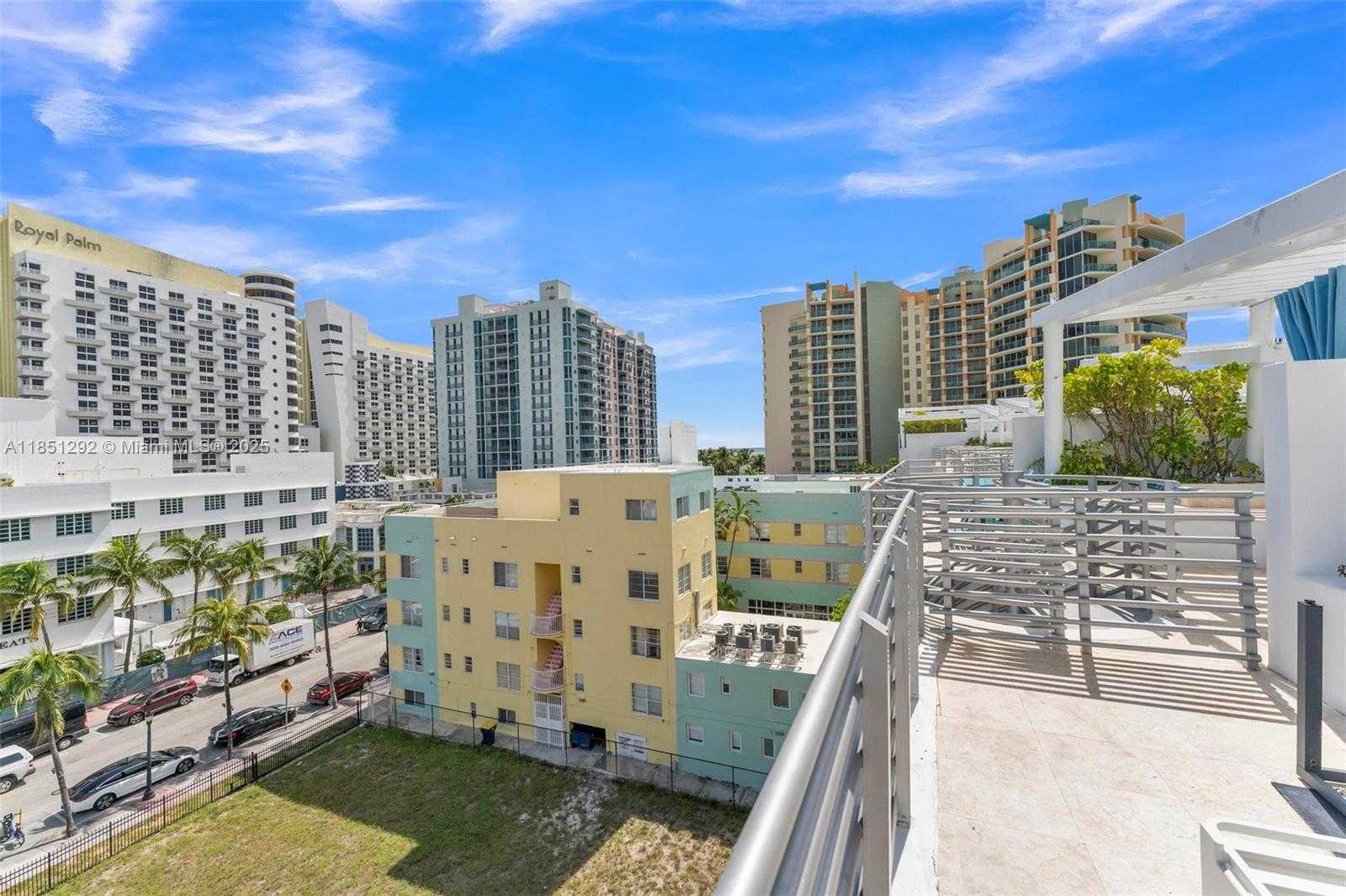 Small Image of 1437 COLLINS AVE #PH18, Miami Beach Number 30