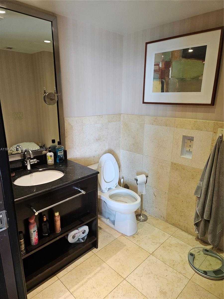 Small Image of 1437 COLLINS AVE #PH18, Miami Beach Number 7