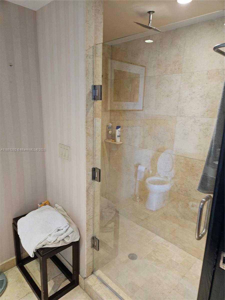Small Image of 1437 COLLINS AVE #PH18, Miami Beach Number 8