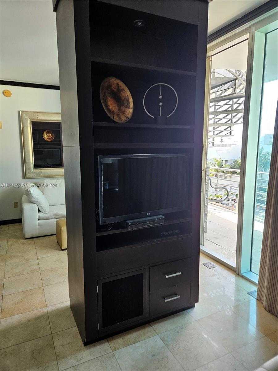Small Image of 1437 COLLINS AVE #PH18, Miami Beach Number 9
