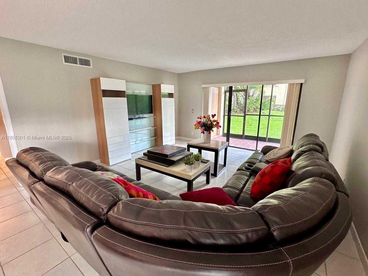 Small Image of 366 LAKEVIEW DR #104, Weston Number 11