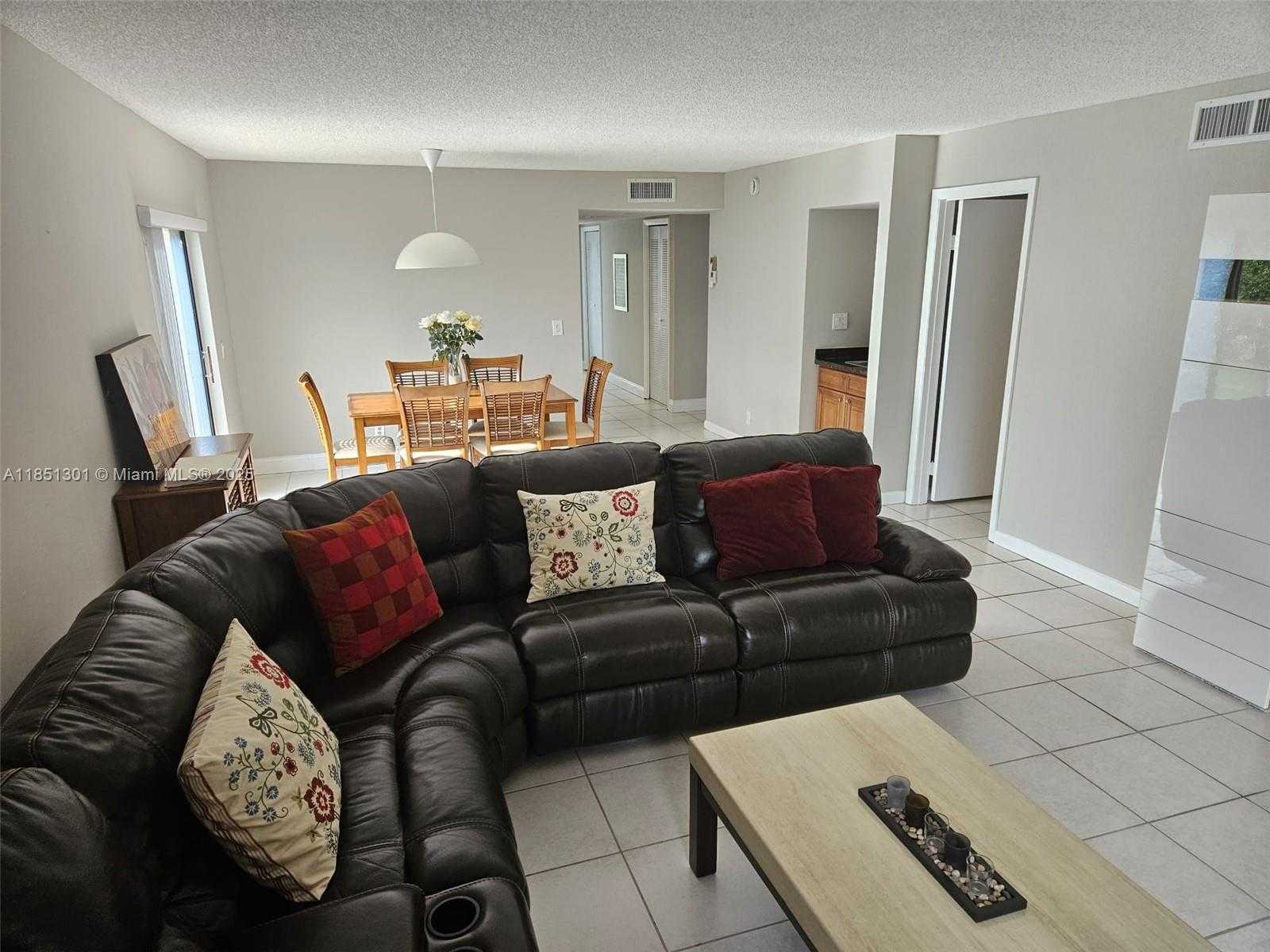 Small Image of 366 LAKEVIEW DR #104, Weston Number 12