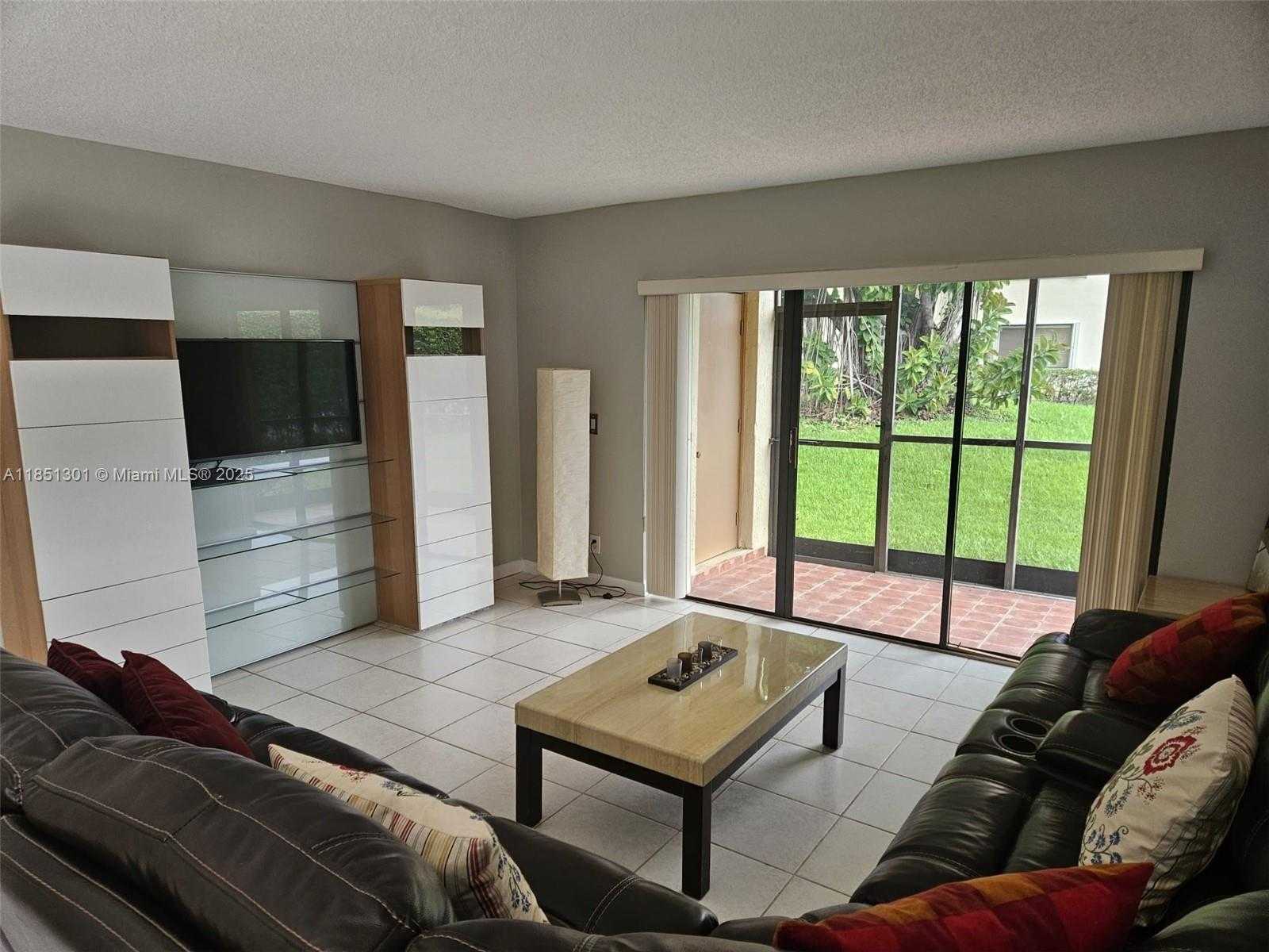 Small Image of 366 LAKEVIEW DR #104, Weston Number 13