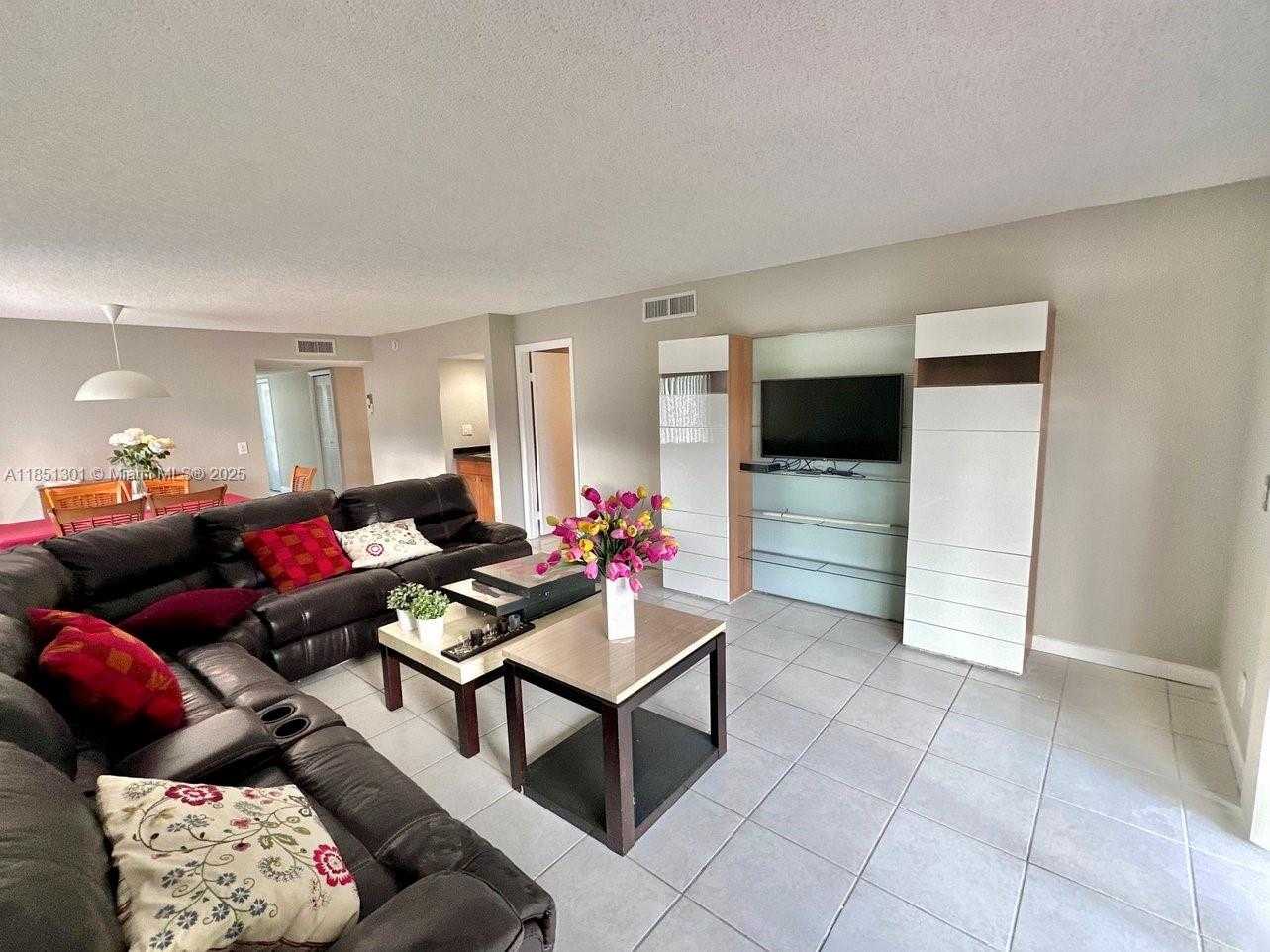 Small Image of 366 LAKEVIEW DR #104, Weston Number 14