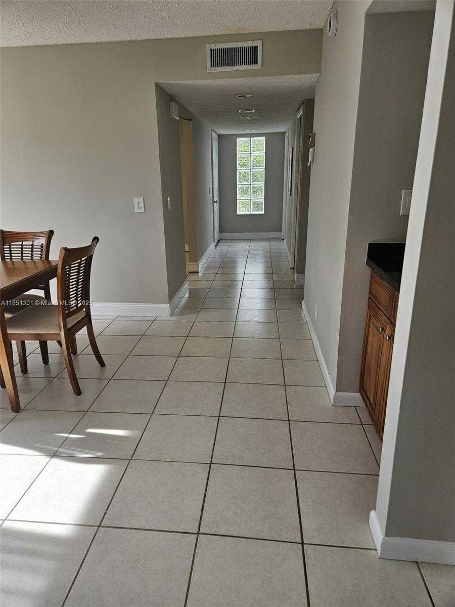 Small Image of 366 LAKEVIEW DR #104, Weston Number 15