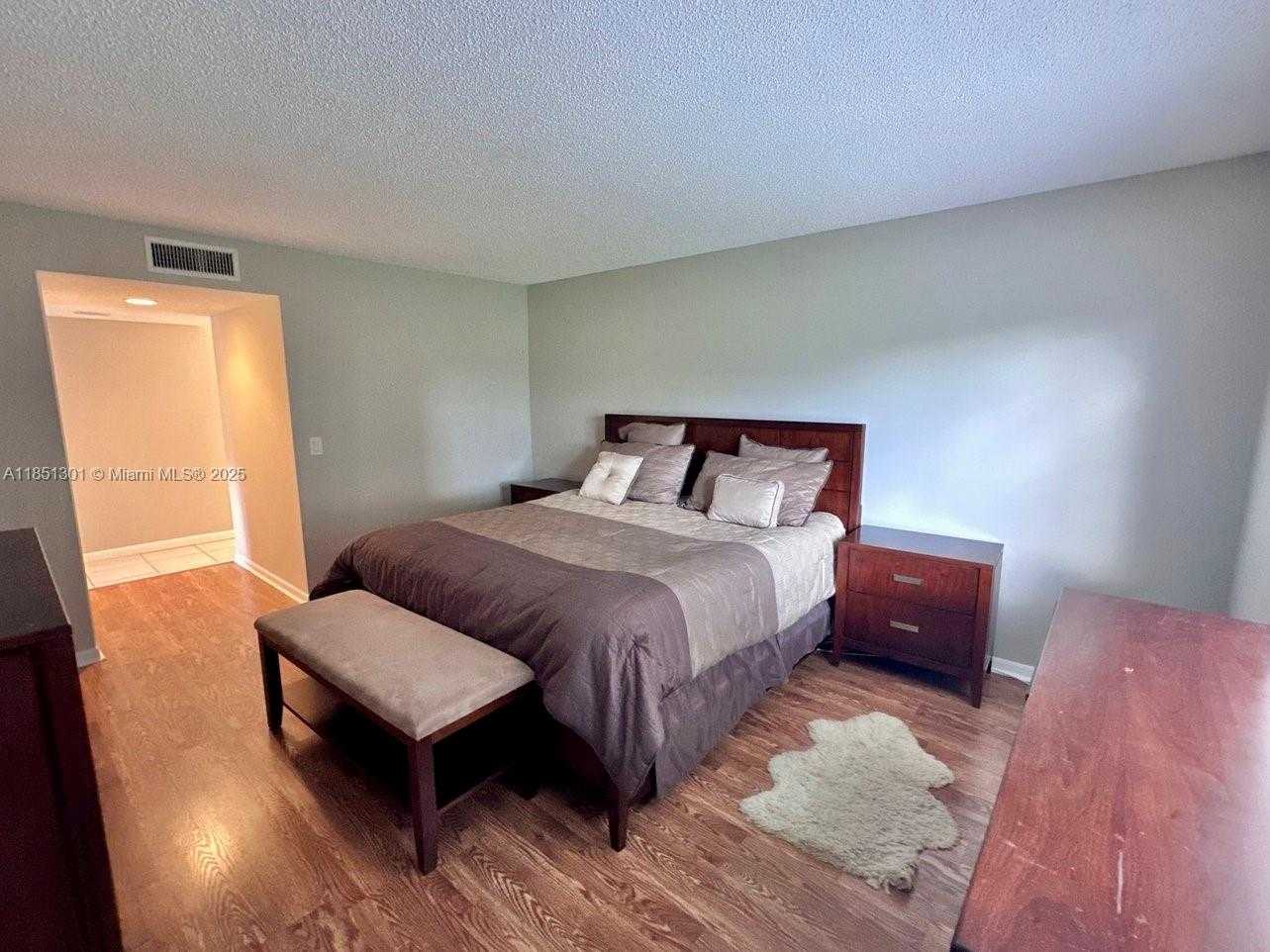 Small Image of 366 LAKEVIEW DR #104, Weston Number 18