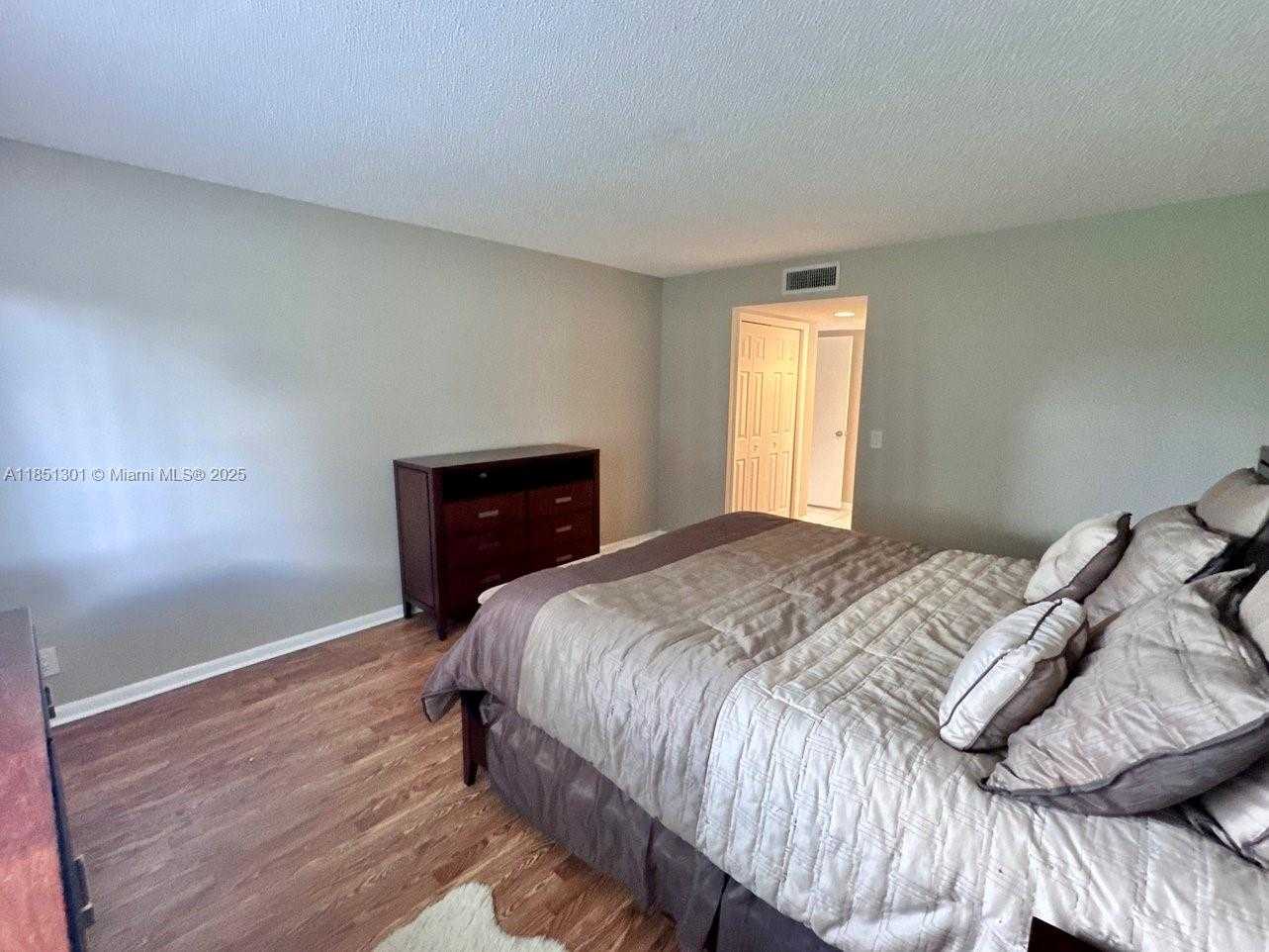 Small Image of 366 LAKEVIEW DR #104, Weston Number 19