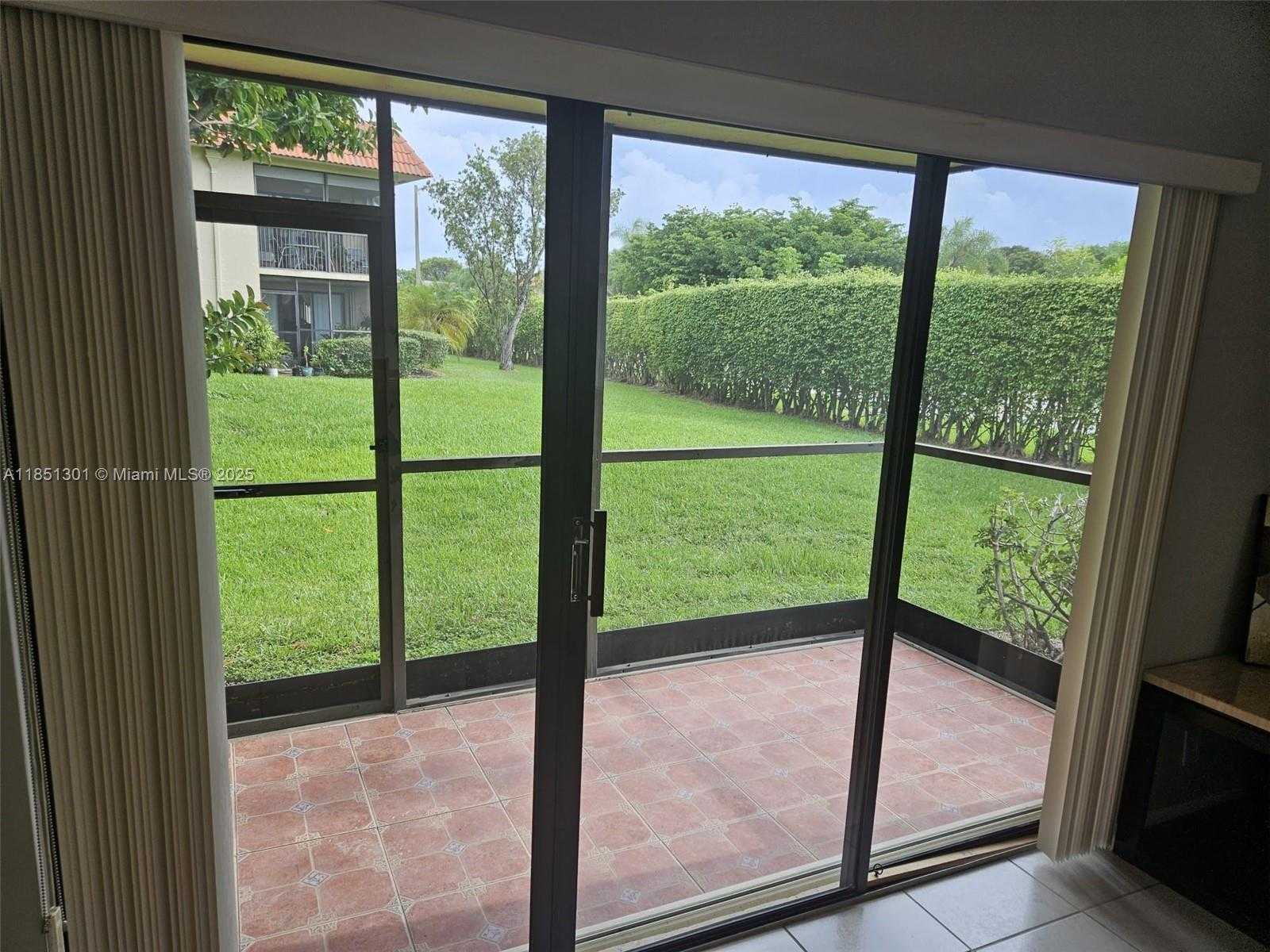 Small Image of 366 LAKEVIEW DR #104, Weston Number 21