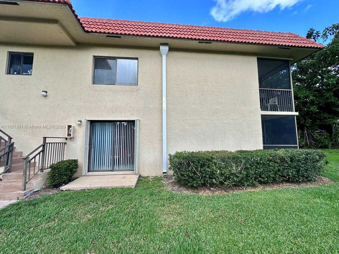 Small Image of 366 LAKEVIEW DR #104, Weston Number 23