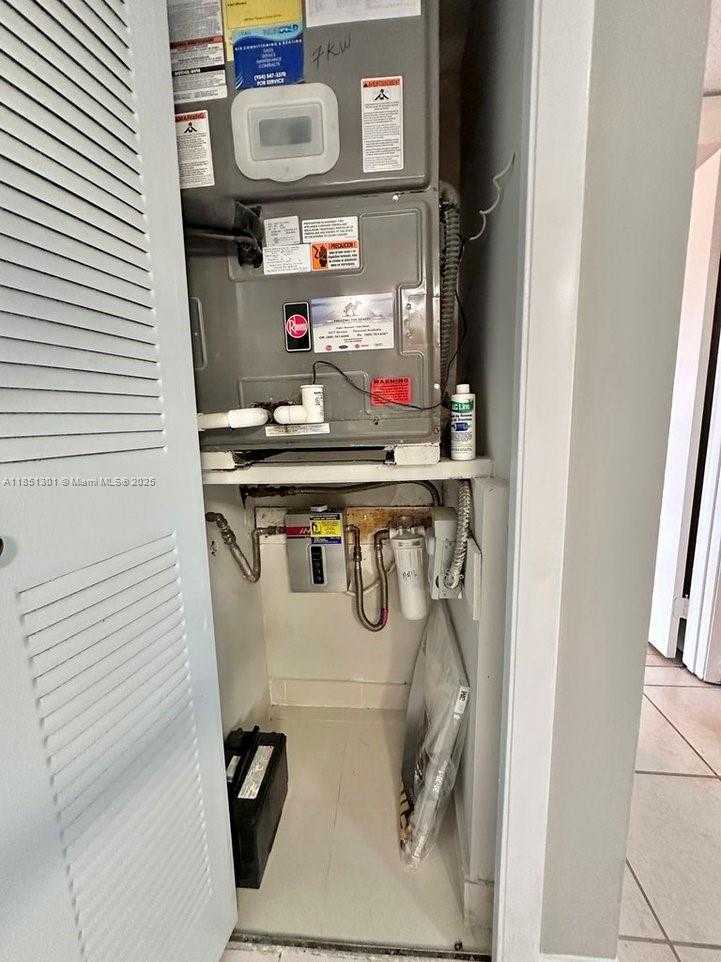 Small Image of 366 LAKEVIEW DR #104, Weston Number 24